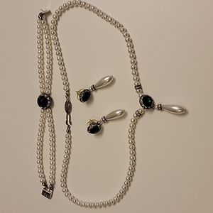 Vintage necklace,  bracelet and earrings. Pearl with green stones.